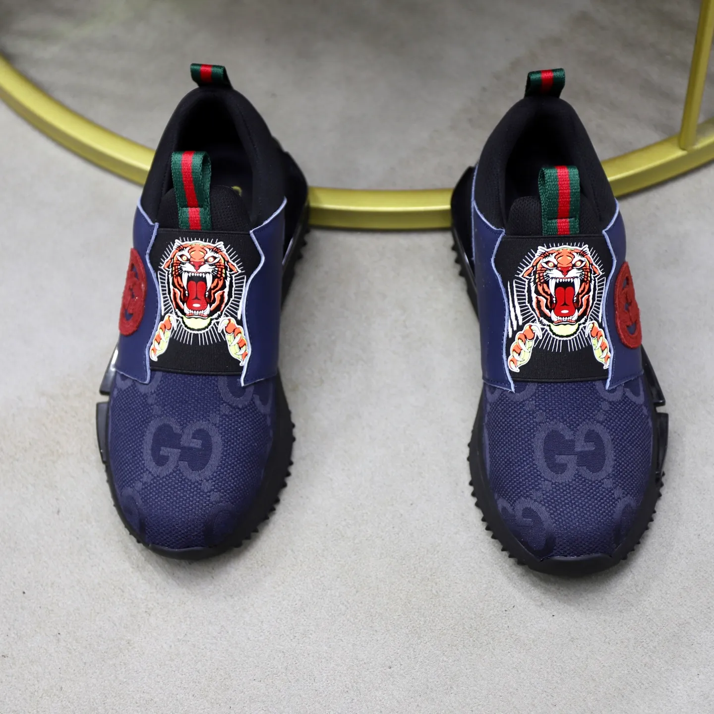 Ex-factory price: 462💰🙅‍♂️🙅‍♂️🙅‍♂️ Brand: GUCCI Standard code: 38-44 (45 customized) Grade: Same as the official website Material: Original cowhide material spliced with brand cloth Comfortable and breathable lining Lightweight and wear-resistant sports outsole Style category: Men's fashionable casual shoes Running sports shoes Distinguished luxury brand elements Top luxury color: actual picture color